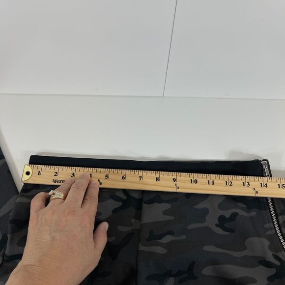 GAP Black/Gray Camo Side Zip Stretch Ankle Ponte Pants Size Small - Picture 8 of 8